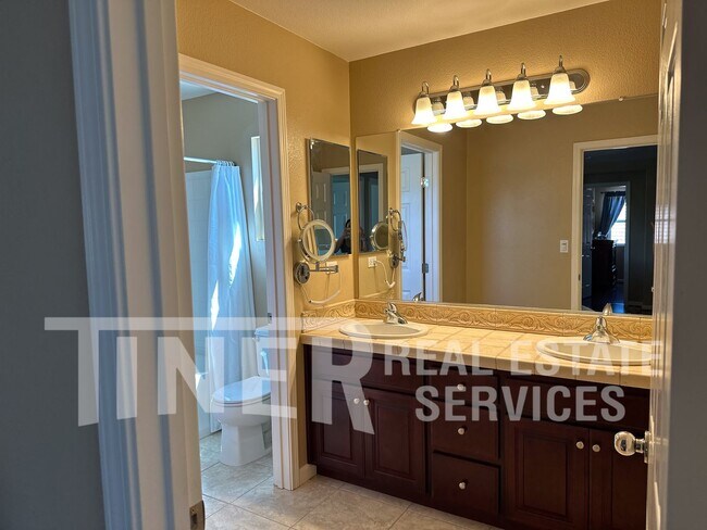 Building Photo - 3576 Hume St