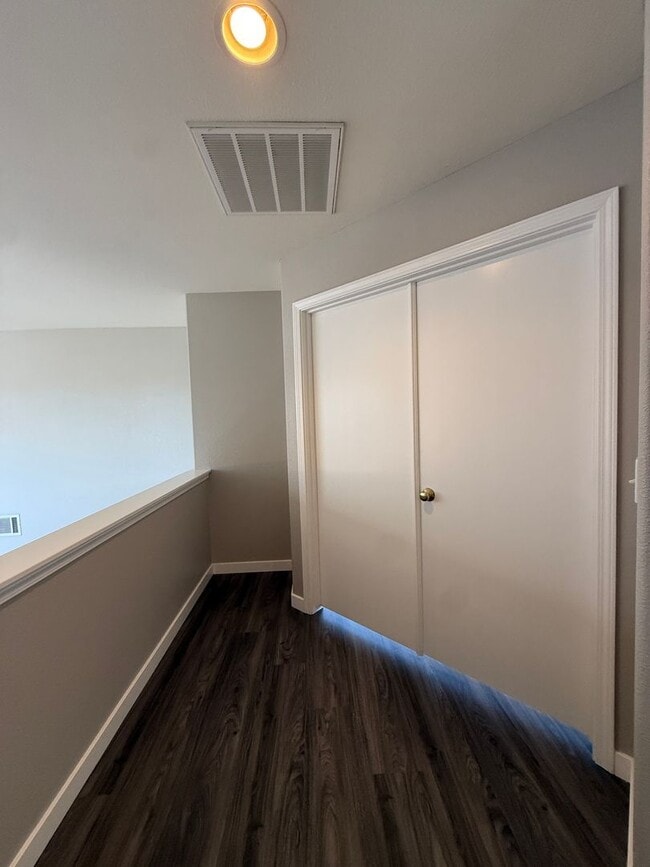 Building Photo - Beautiful River Oaks Large Two Story Home With Three Car Garage