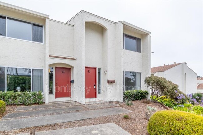 Building Photo - 3137 Seacrest Ave