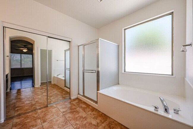 Building Photo - Welcome to this stunning 3-bedroom, 2-bath...