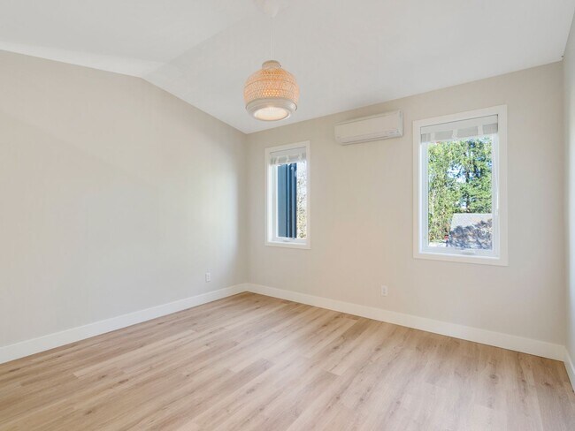 Building Photo - 3bed/2.5 Bath Duplex Unit New Construction...