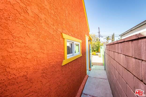 Building Photo - 6445 Tujunga Ave