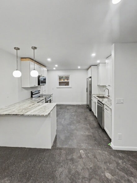 Building Photo - 10151 E Grandview Rd