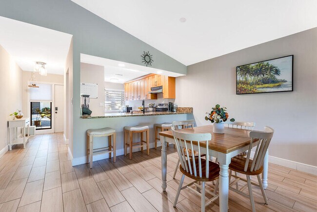 Building Photo - 4143 Palm Forest Dr N