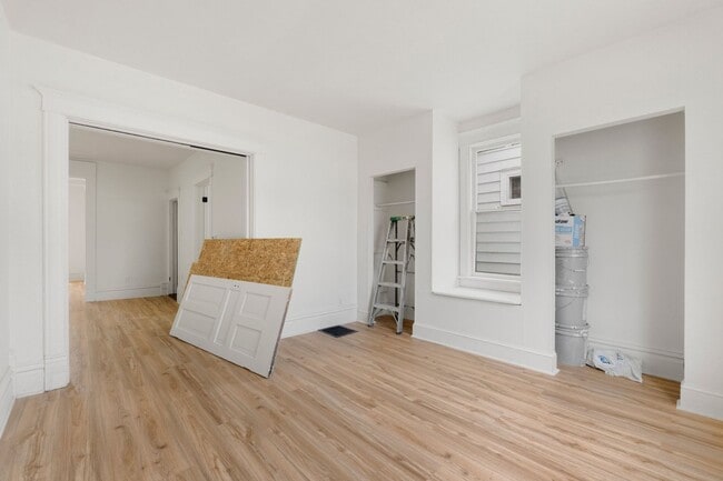 Building Photo - New Listing! 3 Bedroom House!