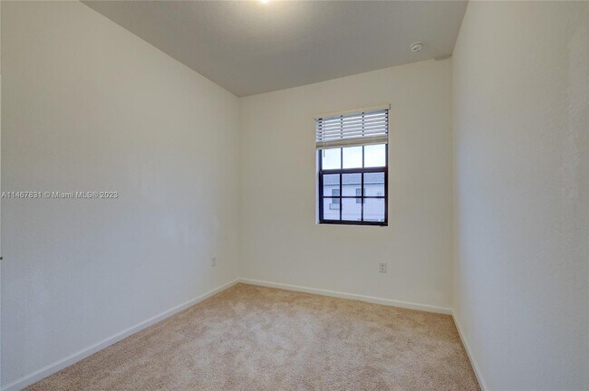 Building Photo - 1170 SW 7th Ct
