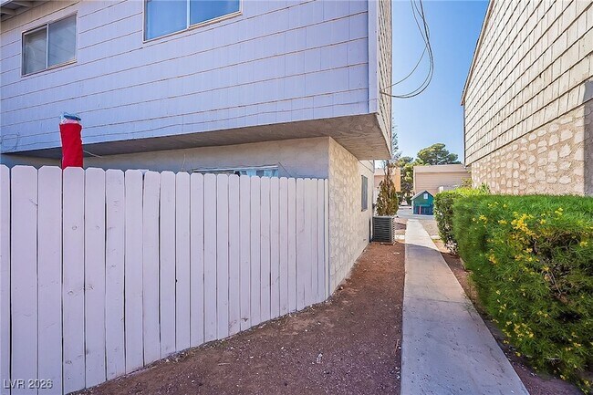 Building Photo - 5168 Garden Ln