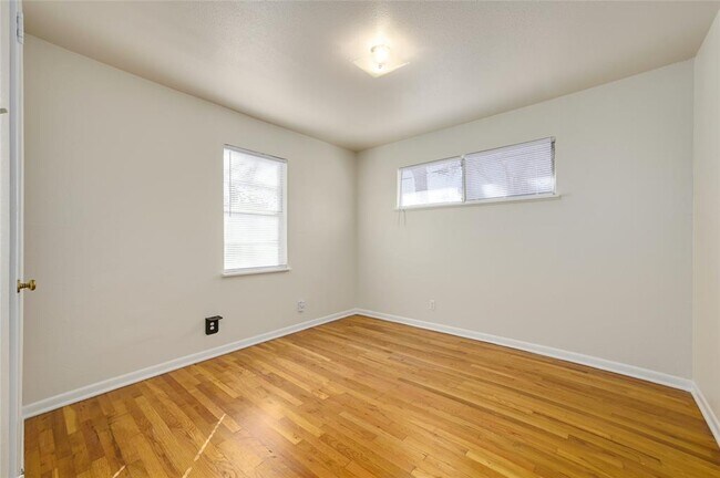 Building Photo - 1709 Ulit Ave