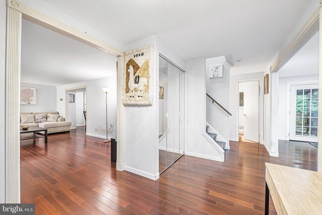 Building Photo - 25921 Largo Ct