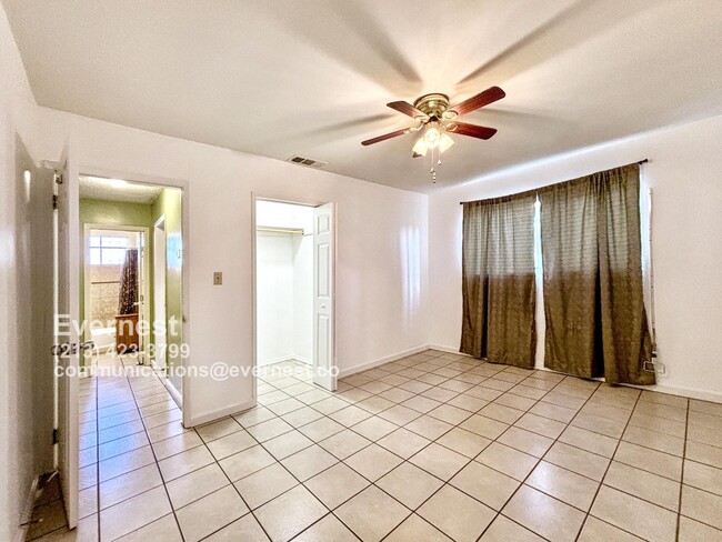 Building Photo - Charming 3-Bedroom Home with Fenced Yard a...