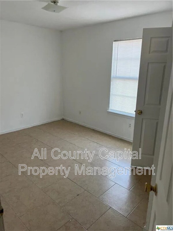 Building Photo - 1507 Dugger Cir