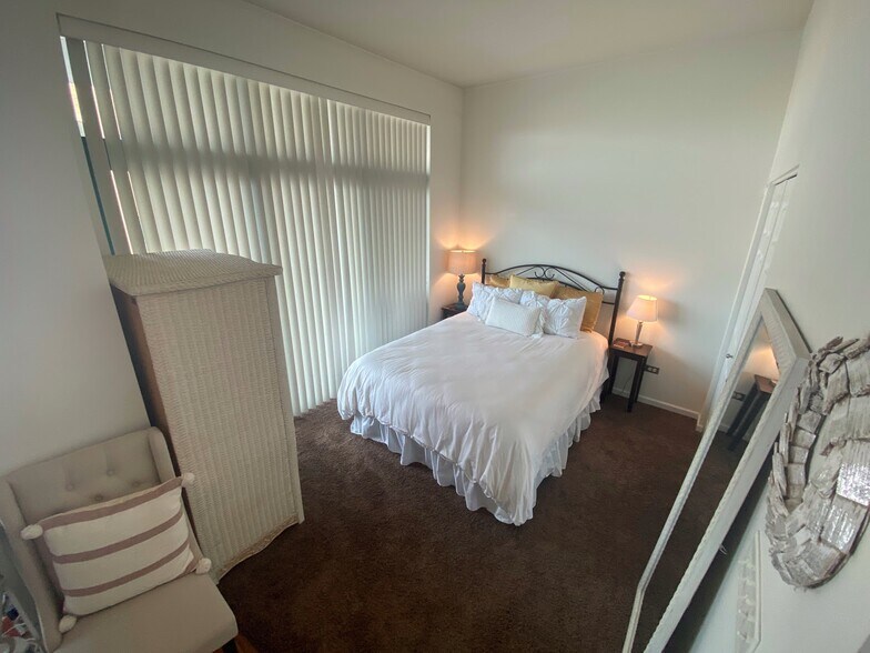 Building Photo - 340 W Superior St