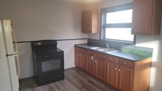 Building Photo - 217 Thompson St