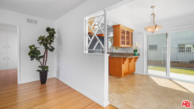 Building Photo - 5320 W 57th St