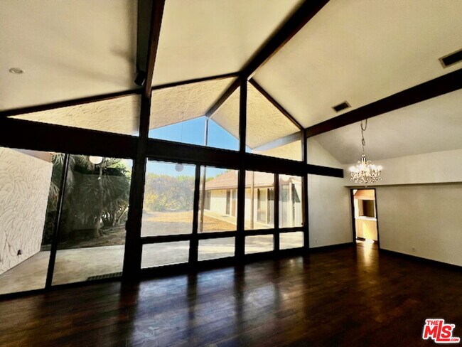 Building Photo - 1011 El Segundo Dr