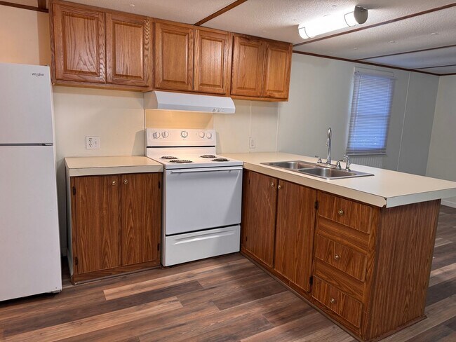 Building Photo - 506-D SAUNDERS DR