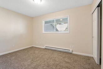 Building Photo - 2 Bedroom Home, pets welcome!!