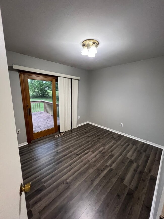 Building Photo - Beautiful 3 bedroom 1 bathroom Home (Section 8 Aproved)
