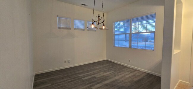 Building Photo - Beautiful South Meadows Home For Rent