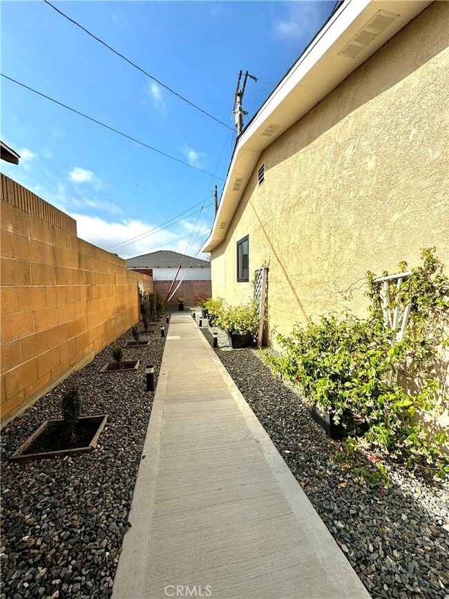 Building Photo - 26428 Leesdale Ave