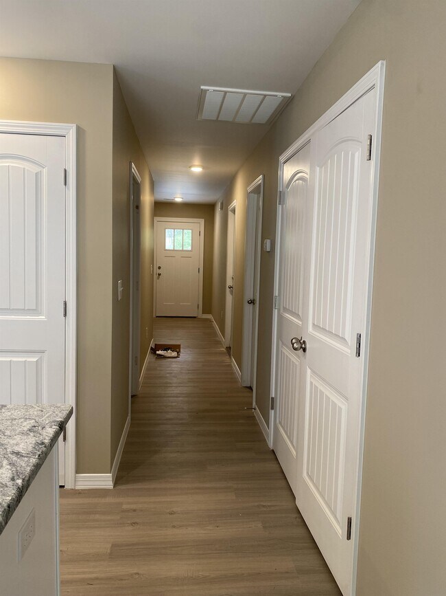 Building Photo - 252 S 1516