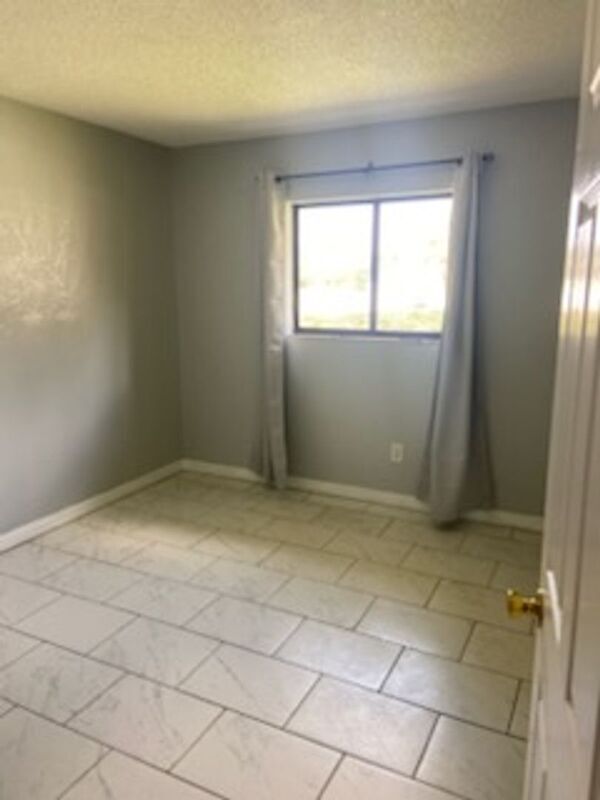 Building Photo - 605 Northlake Blvd