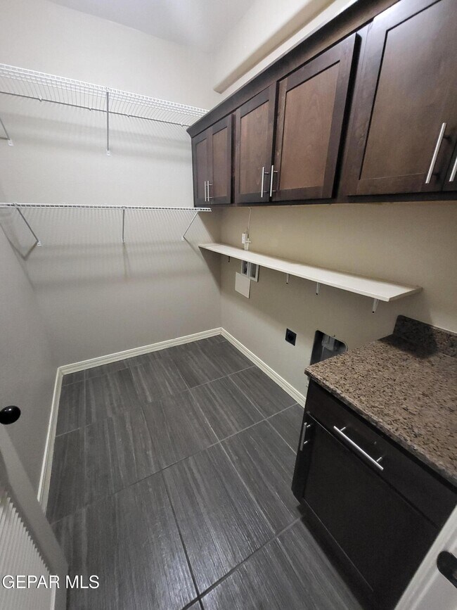 Building Photo - 3150 Spring Willow