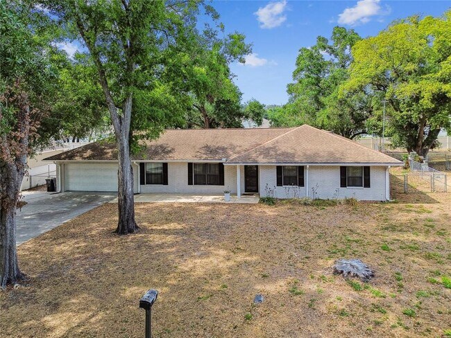 Building Photo - 1102 Shadowbrook Dr N