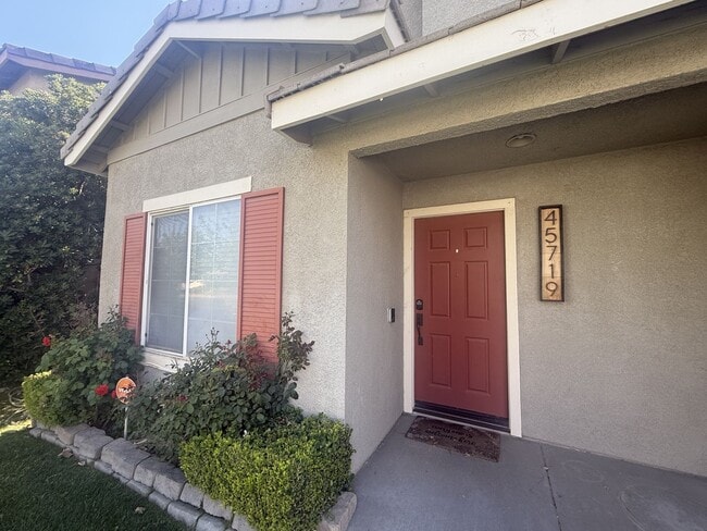 Building Photo - West Lancaster 3 bedroom - Available now!
