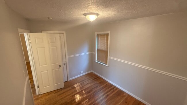 Building Photo - Single family