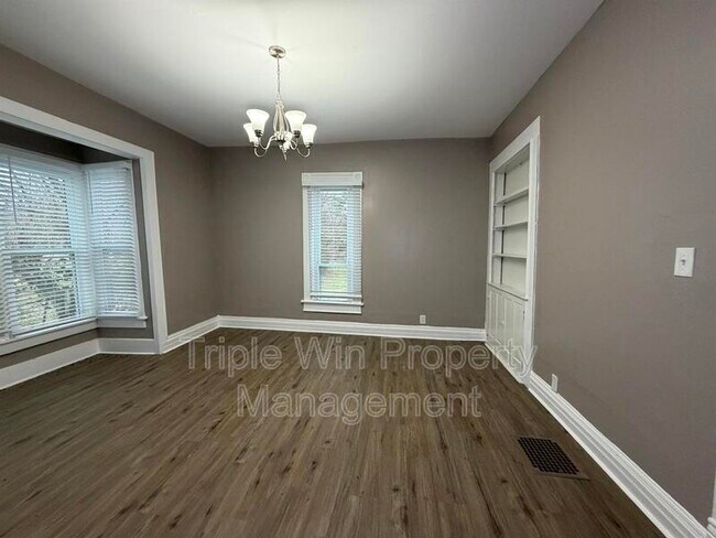 Building Photo - 307 State Hwy 47