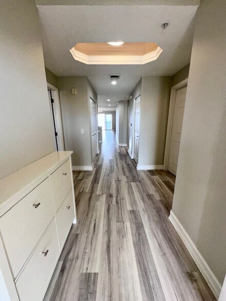 Building Photo - 480 Sail Ln