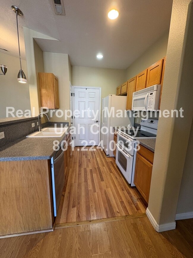 Building Photo - $500 off first months rent! Pemberley HOA Condo, Close to the Clubhouse