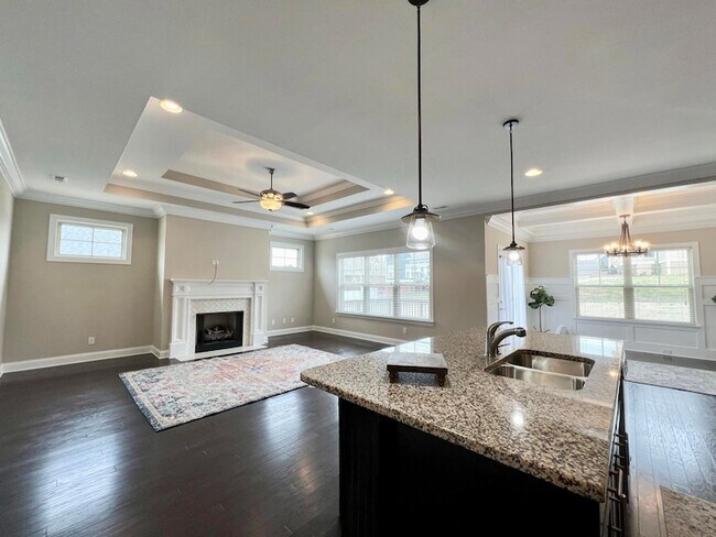 Building Photo - 9015 Seven Lakes Dr