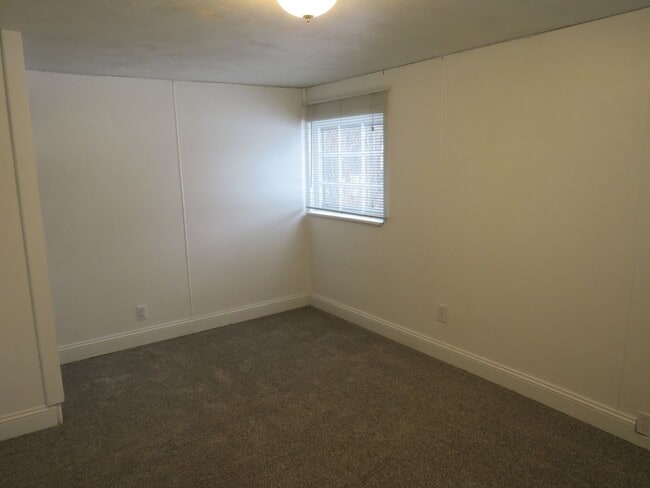 Building Photo - 1620 Canary Ave