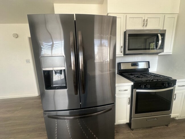 Building Photo - NW Visalia Charming home coming soon!