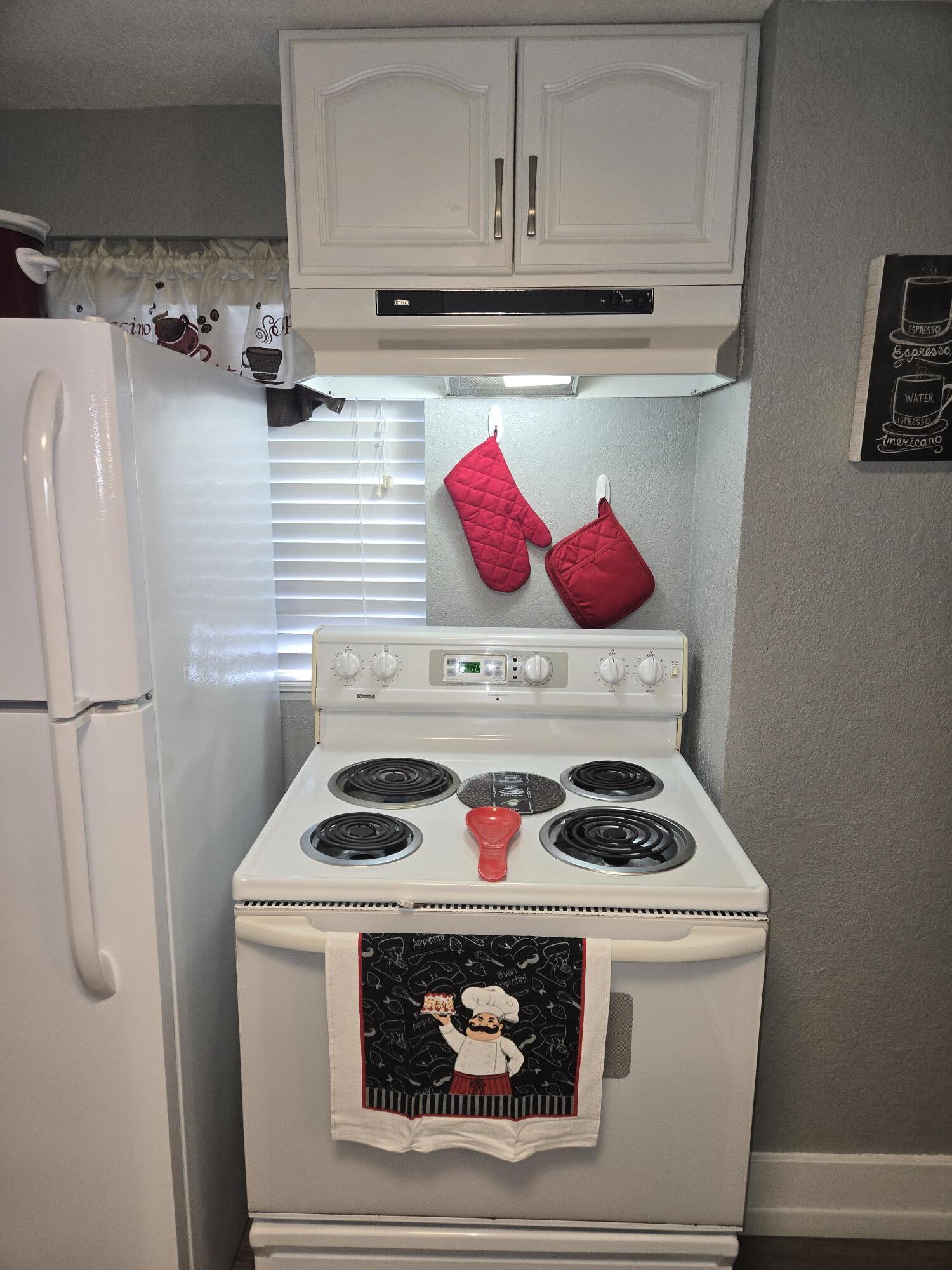 Building Photo - 1213 5th St