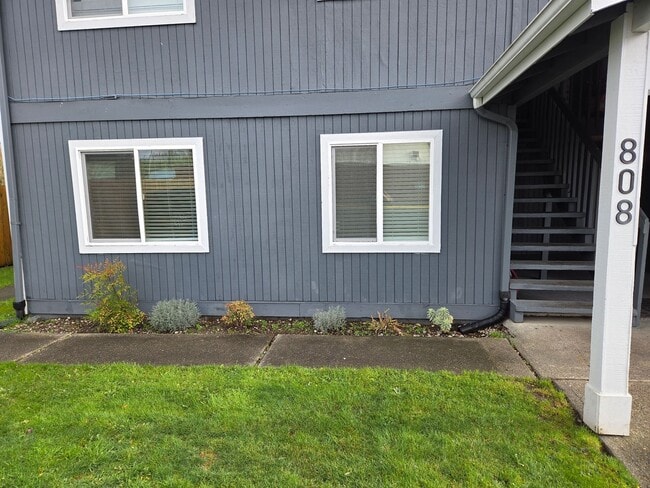 Building Photo - Newly Remodeled Two Bed One Bath Unit in the Heart of Sultan