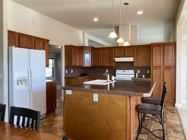 Building Photo - Serene in Dallesport, WA