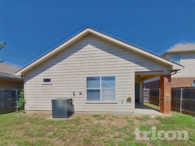 Building Photo - 2116 Charmion Ln