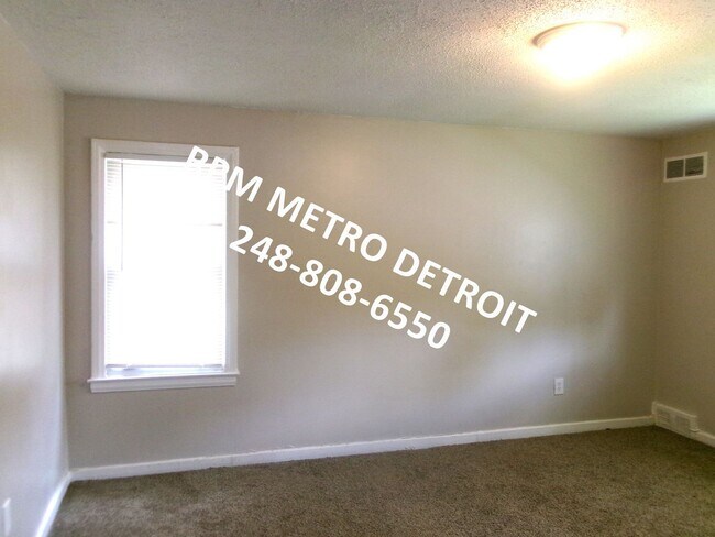 Building Photo - UPDATED COLONIAL HOME IN DETROIT