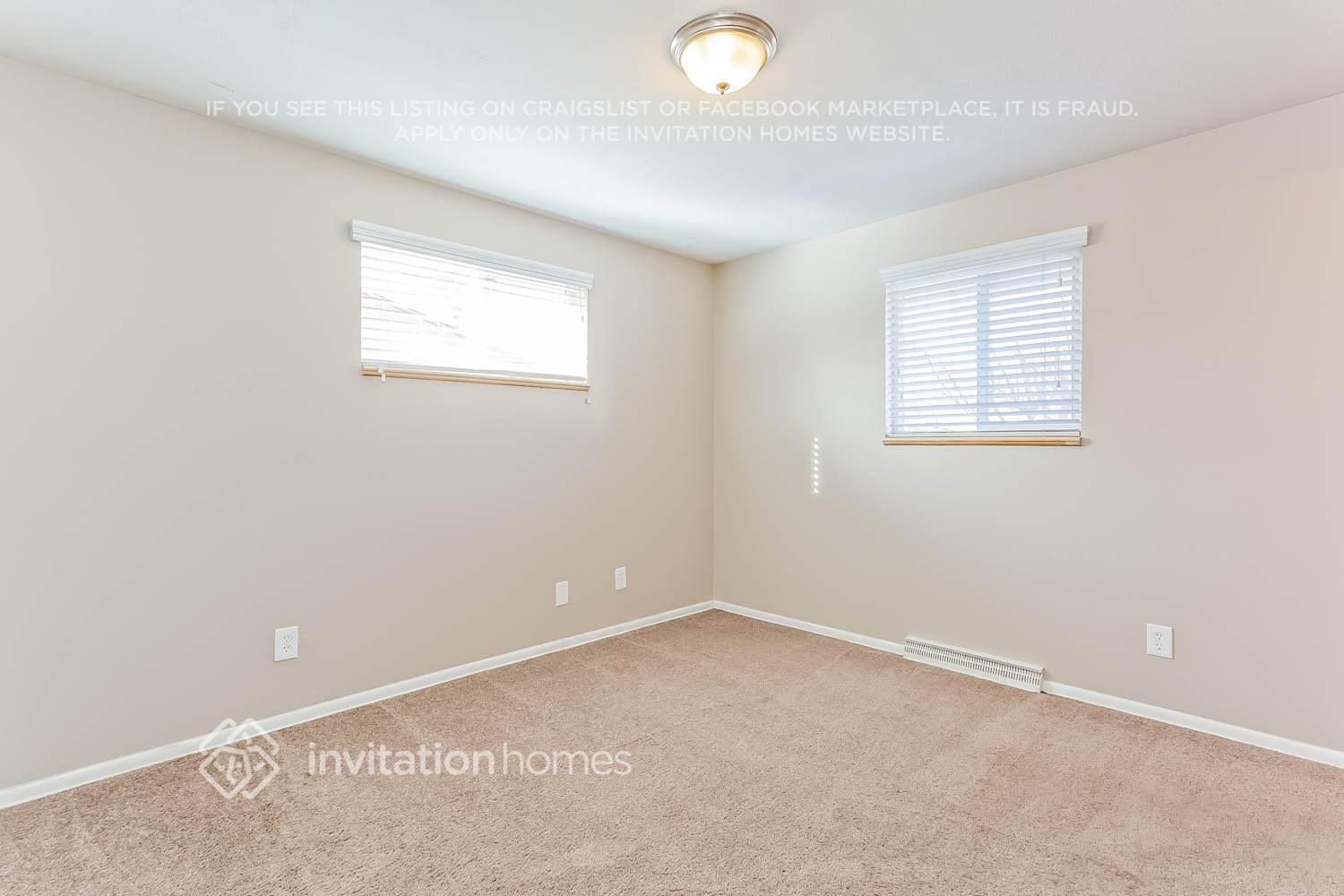 Building Photo - 12043 E Arizona Dr