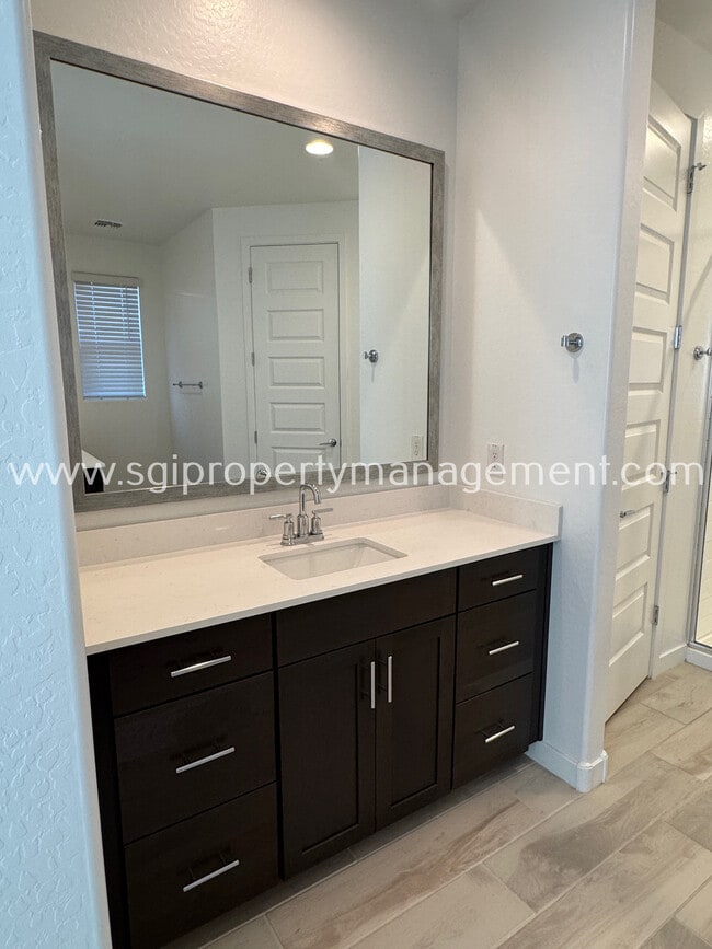 Building Photo - 16949 W Evergreen Rd