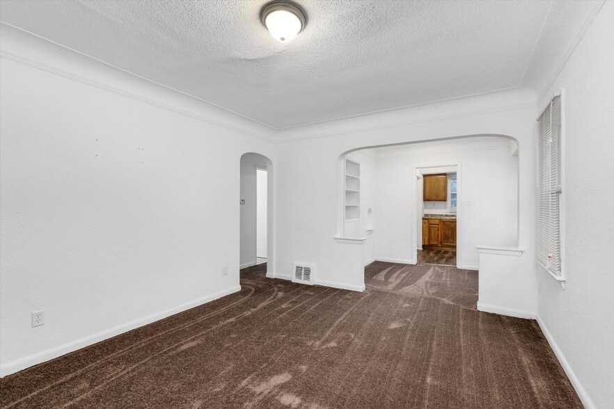Building Photo - 12244 Woodmont Ave