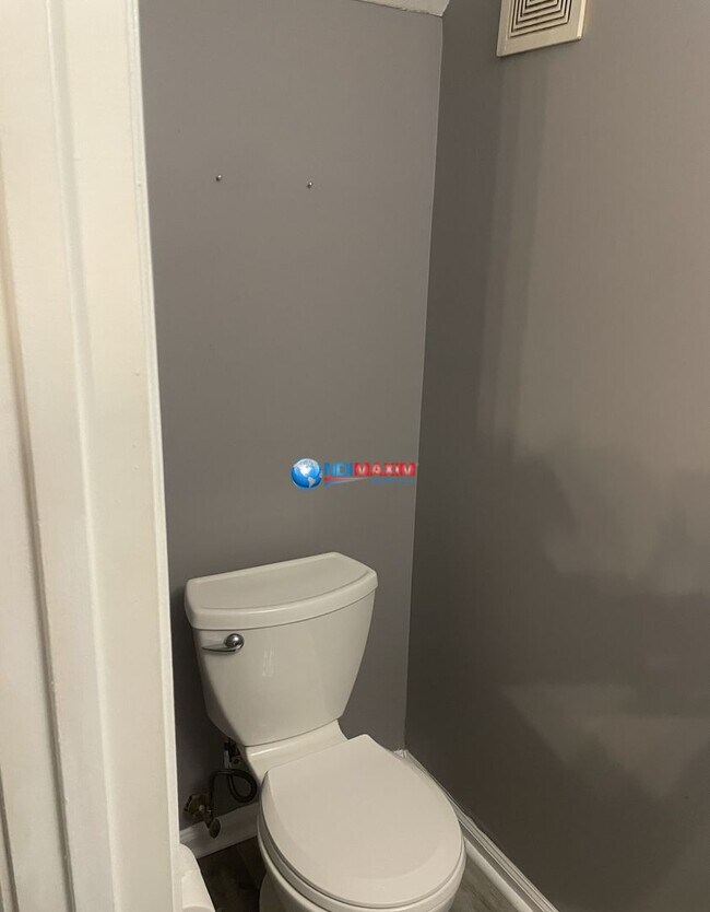 Building Photo - Spacious 4 bedrooms split-level house in Lithonia