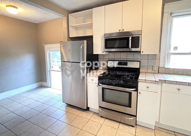 Building Photo - 146 Logan St