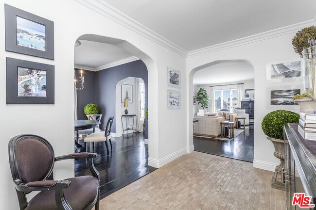 Building Photo - 1424 N Crescent Heights Blvd