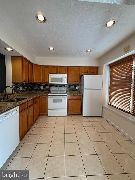 Building Photo - 5719 Independence Cir