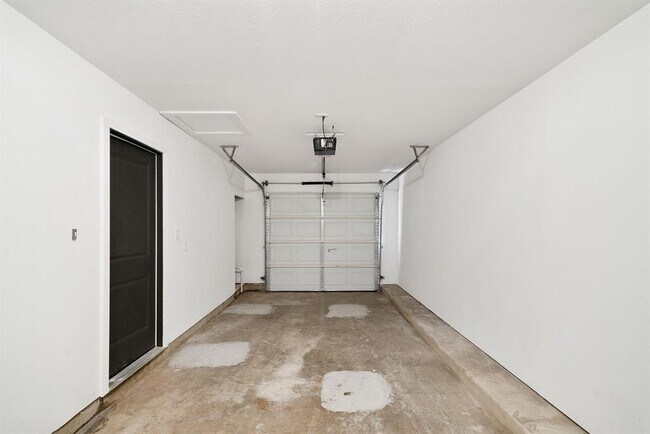 Building Photo - 6810 Bryn Mawr Dr