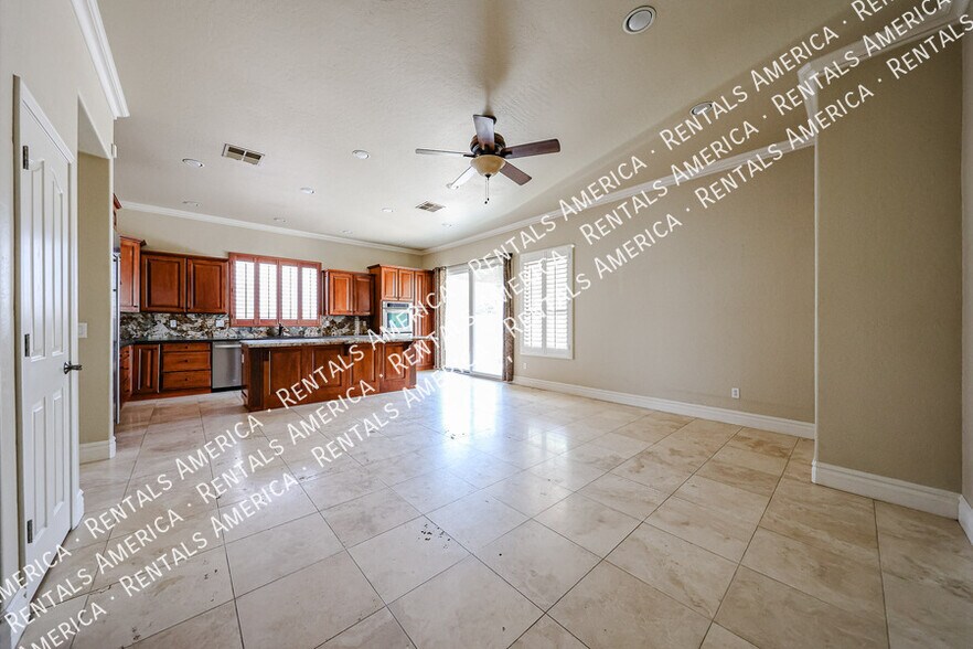 Building Photo - 2211 W Olive Way